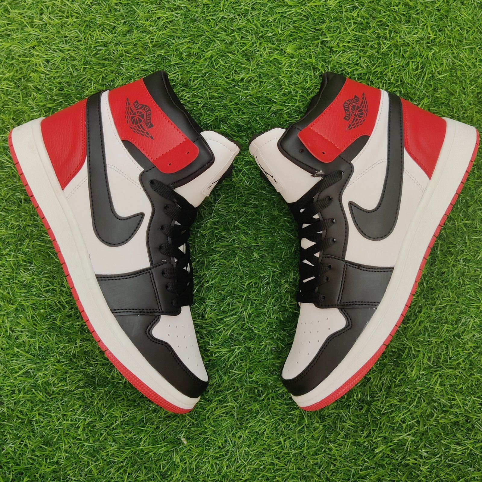 Jordan 1's High Red - Image 3