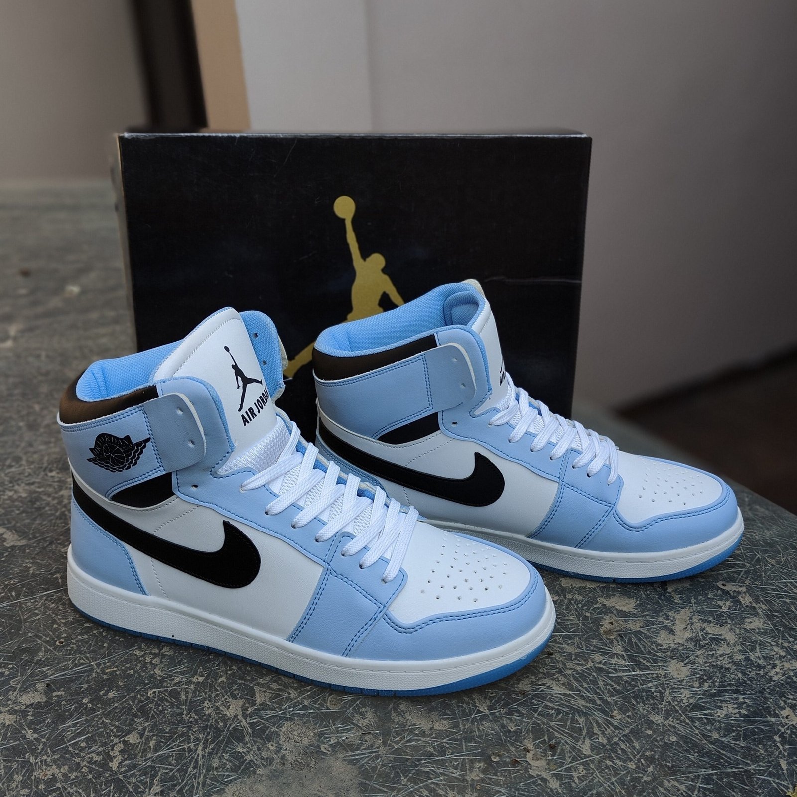 Jordan 1's High University Blue