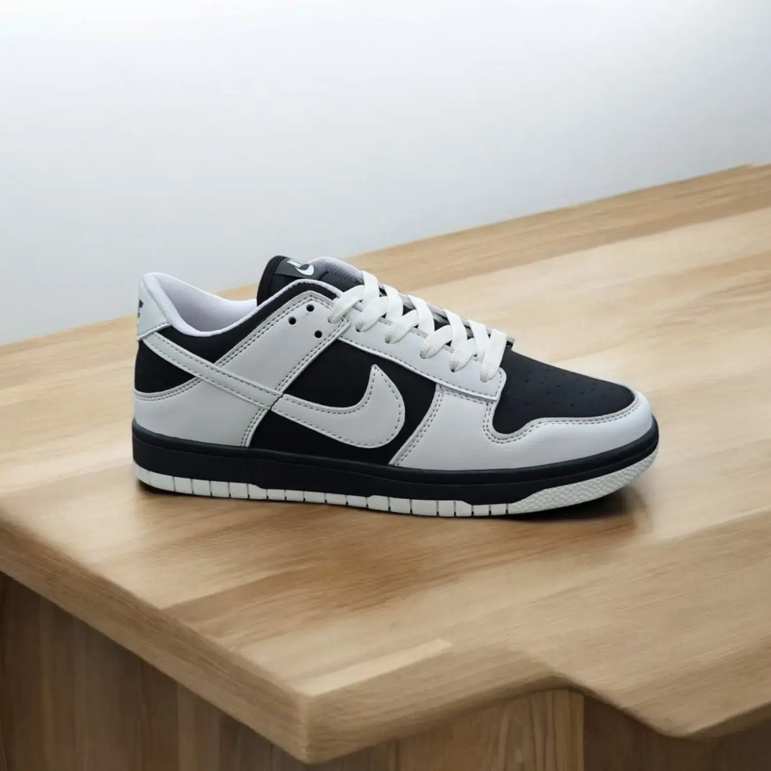 NIKE Dunks Reverse Panda